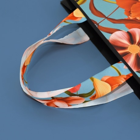 紙袋のハンドルに