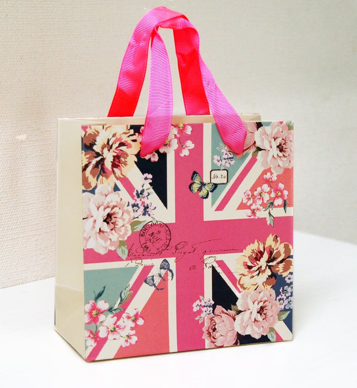 イギリスから送られてきた“かわいい紙袋”を読む