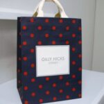 ドット柄がかわいいショップ袋を読む