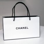 アクセントがショップ袋の高級感を演出を読む