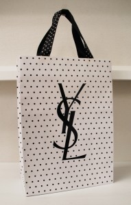 ドットがかわいいショップ袋