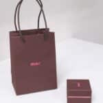 紙袋と化粧箱のセットがかわいい！！を読む