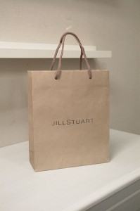 今、グレーが人気色！！