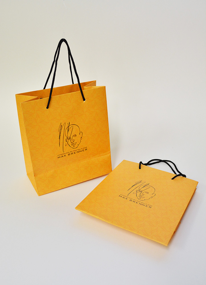 海外ブランドならではの洗練された上品な紙袋を読む