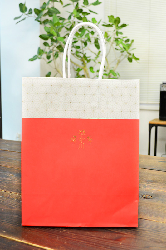 今どきの「和」を表現した紙袋を読む