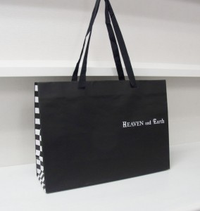 大人っぽい“黒”が素敵なオリジナル紙袋の印刷