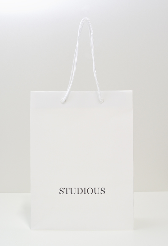 すっきりとして格好いい！ミニマルな紙袋を読む