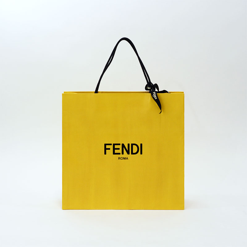 イエローカラーで鮮やかな紙袋を読む