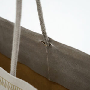 自立する持ち手を留めるIカット