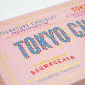 印刷に重なった箔押しデザイン