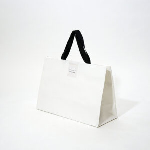 口留めシールをアクセントにした紙袋