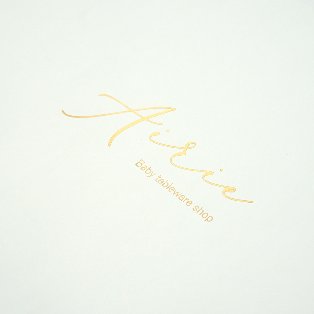 シンプルな紙袋の中には…1