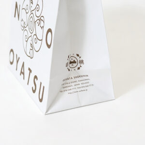 石川県金沢の老舗佃煮屋が手がける、サイドに店舗詳細情報がプリントされたオリジナル紙袋