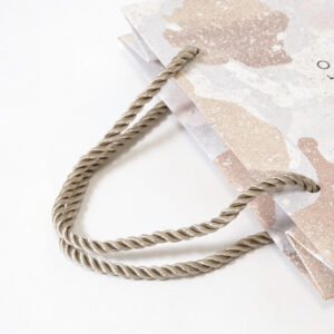 シャンパンゴールドのツイストロープが上品さを際立たせるオリジナル紙袋