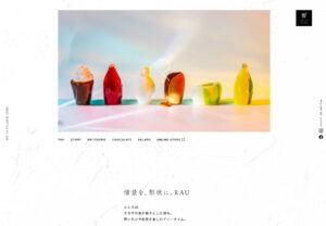 Jカットハンドルが特徴的なユニークなスイーツブランドのオリジナル紙袋