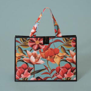 口留めにオリジナルシールが使われている紙袋