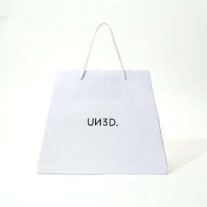 台形フォルムとジャバラ折りの要素を取り入れた、ユニークな特殊形状のオリジナル紙袋