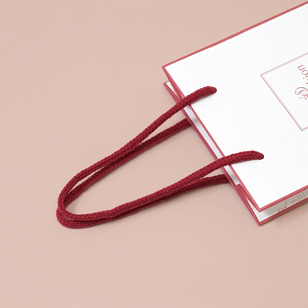 デザインがリンクした可愛らしいショッパー7