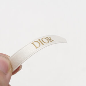 ラグジュアリーブランドのぷっくりとした立体感がかわいい、ホリデー限定オリジナルリボン