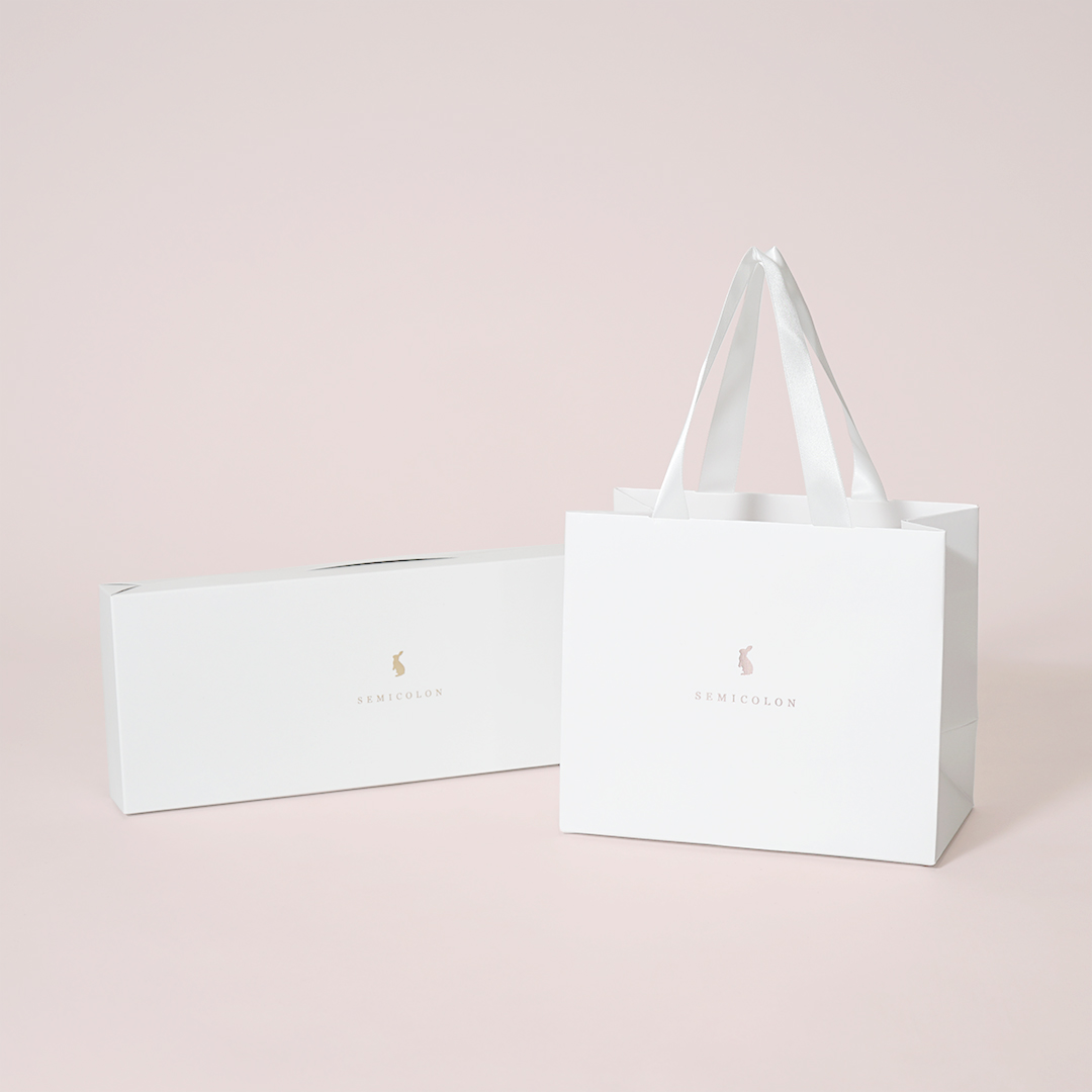 色違いの箔押しが上品な紙袋と箱のセット0