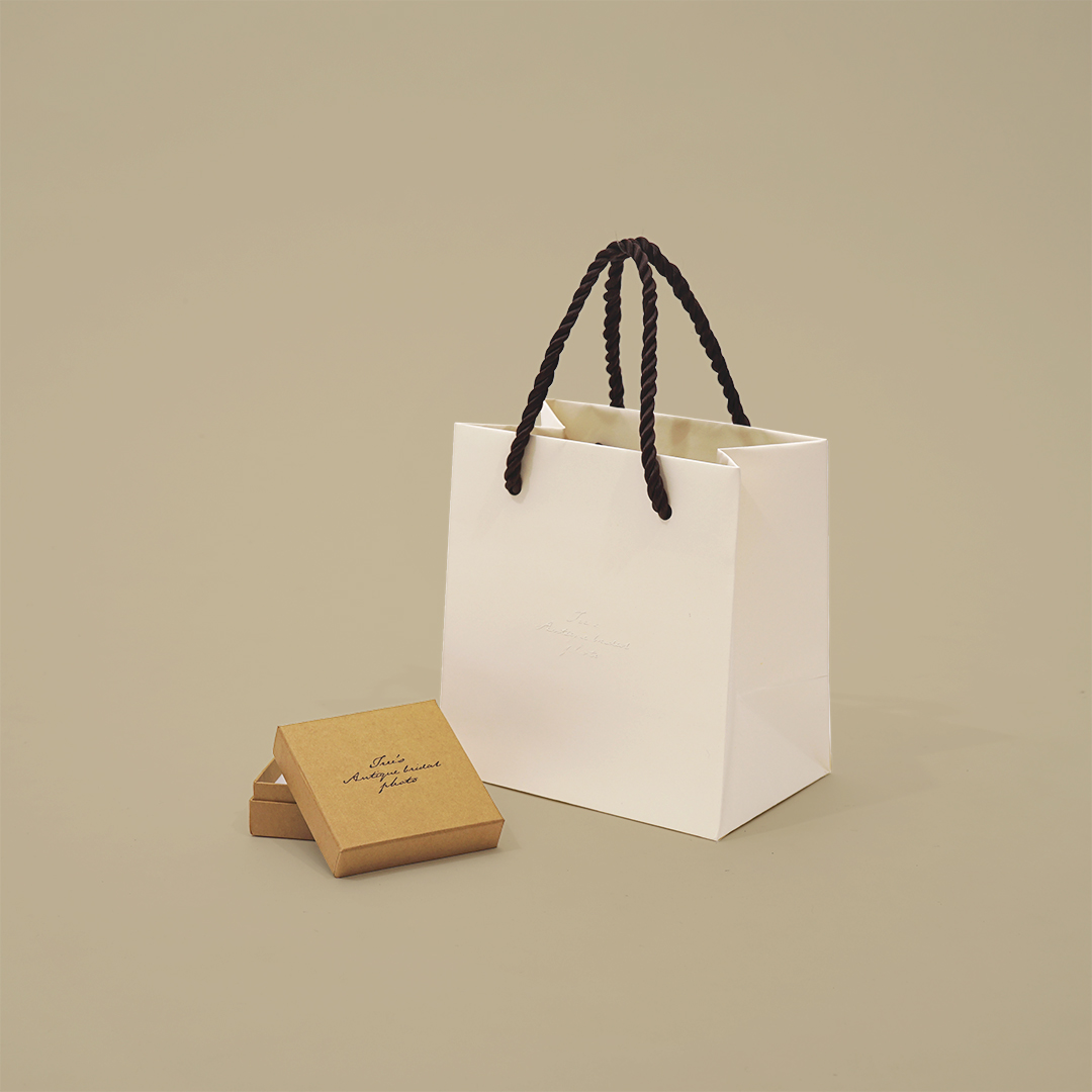 柔らかい風合いの紙袋とボックスのセット0