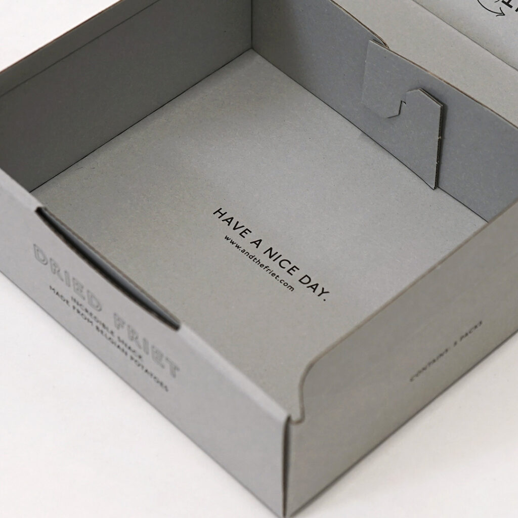 イラストレーターanje jagar氏が描く様々な表情の顔をフィーチャーした、フレンチフライ専門店のモノトーンオリジナルボックス