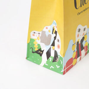 フルカラー印刷で鮮やかに表現された、ポップなカラーリングとイラストがかわいい、チーズスイーツ専門店のオリジナル紙袋