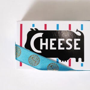 歴史あるブランドのポップなイラストが目を惹く、オリジナルパッケージ