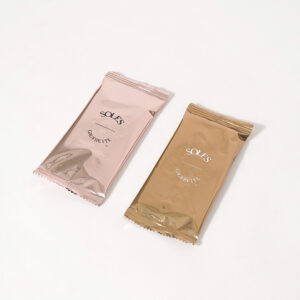 オリジナルボックスの内側で輝くバターゴーフレットの個包装