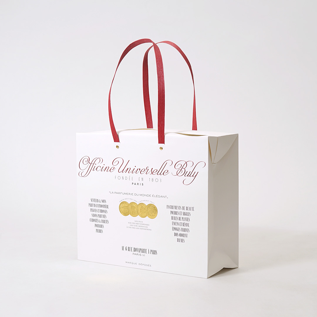 ロマンティックな世界観が魅力的なボックス型紙袋