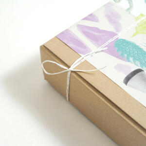 カステラパッケージの側面とロゴ