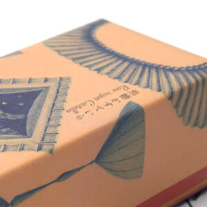 イラストレーター河井いづみさんの温かいタッチが魅力。ギフトにぴったりな、和菓子セレクトショップのオリジナルシール