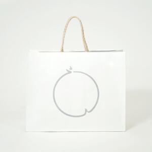 表面加工なしでナチュラルな質感が際立つ、まるごとリサイクルが可能な、和菓子セレクトショップのオリジナル紙袋