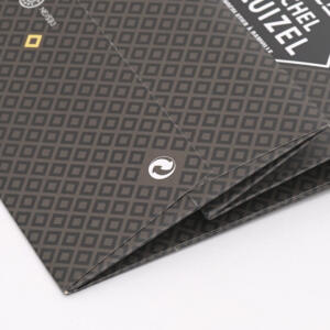 フランス仕様のリサイクルマークを取り入れた、老舗チョコレートブランドの環境に配慮したスタイリッシュなオリジナル紙袋