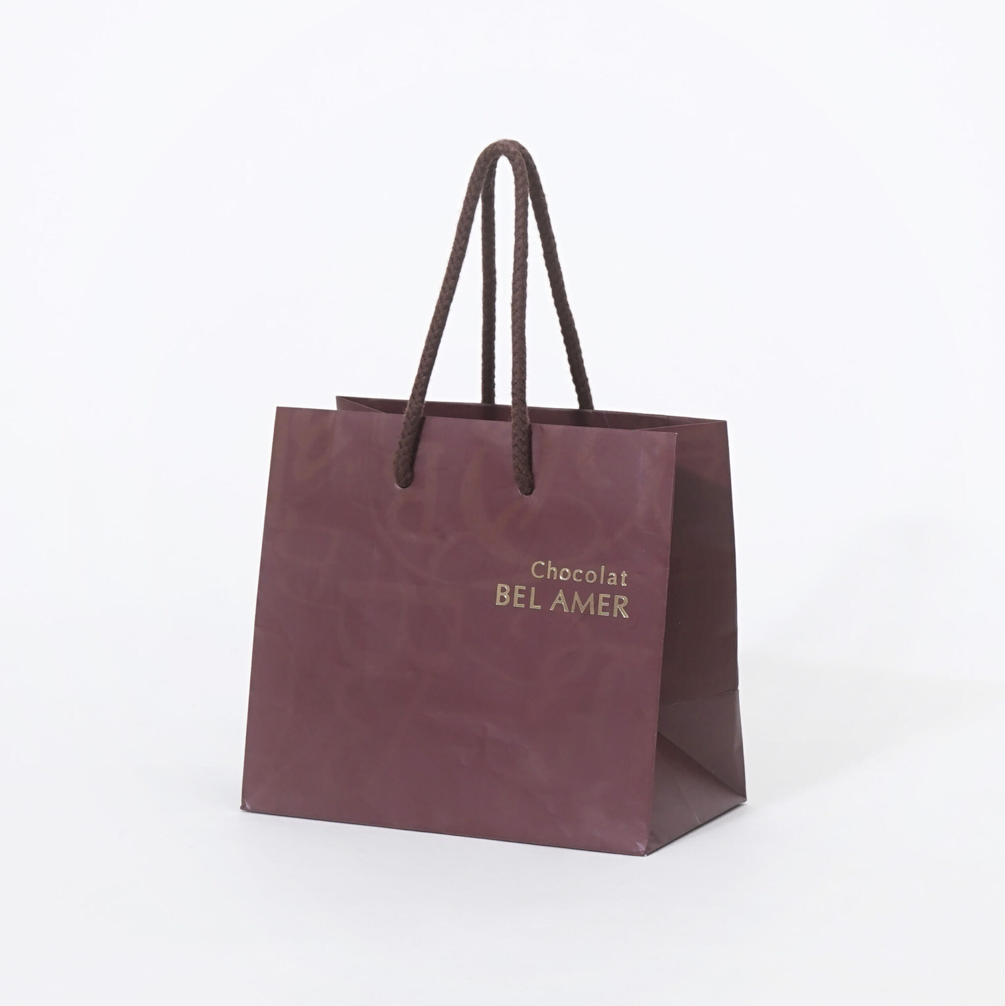 さりげない上品さのあるチョコレートブランドの紙袋
