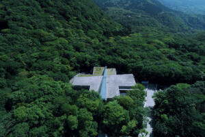 箱根の自然に溶け込むようなPOLA MUSEUM OF ARTの建築外観