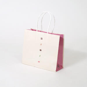 棹菓子のイラストの可愛らしい色合いをフルカラー印刷で表現した、老舗和菓子屋のオリジナル紙袋