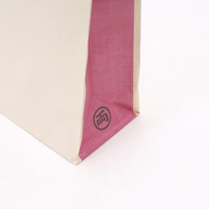 棹菓子のイラストの可愛らしい色合いをフルカラー印刷で表現した、老舗和菓子屋のオリジナル紙袋