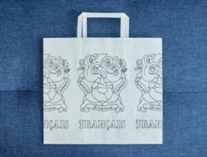 単色印刷でイラストの色を抑えることで、よりシックな印象に仕上げた、老舗洋菓子店のオリジナル紙袋