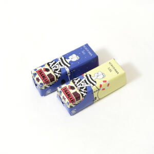 物語が感じられるレトロなイラストが印象的な、老舗洋菓子店のお菓子の個包装パッケージ