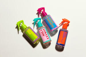 Y2Kカラーを取り入れたLabons Holicのパッケージデザイン