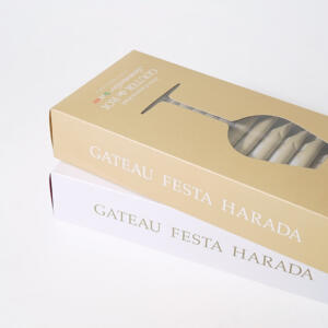 切り抜き加工で中身が見えるおしゃれで遊び心あふれるデザインの人気ラスクブランドのオリジナルパッケージ