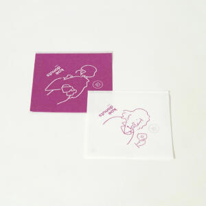 長場雄氏による紫色のイラストが特徴的な、ドーナツファクトリーのドーナツ包装紙