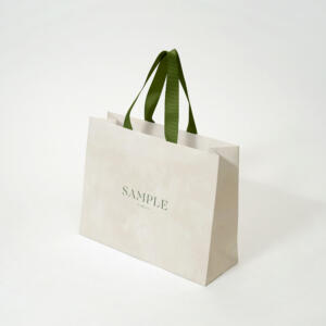 ナチュラルなテクスチャのとカラーリングの紙袋