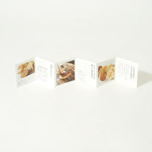 蛇腹折り式の、手焼き煎餅店の商品説明パンフレット