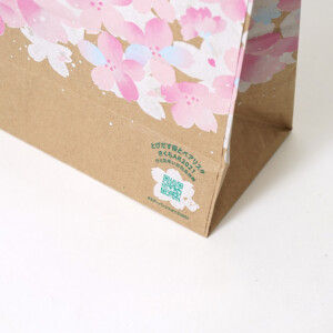 美しい桜のグラデーションをフルカラー印刷で表現した、超有名コーヒーショップのクラフト紙素材の2021年SAKURAシリーズ限定オリジナル紙袋
