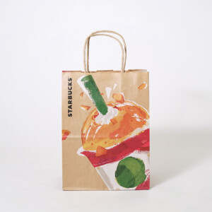 正面に新商品のイラストをフルカラー印刷で表現した、超有名コーヒーショップのクラフト紙素材のオリジナル紙袋