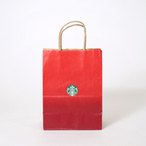 正面に雪のような繊細なデザインが施された、超有名コーヒーショップのクラフト紙素材の2015年クリスマスホリデーシーズン限定オリジナル紙袋