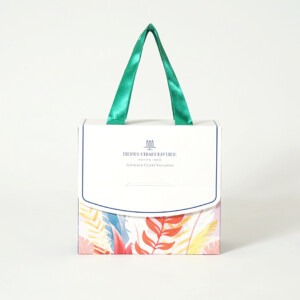 サテンリボンハンドルが美しい、菓子メーカーの上品で華やかな夏限定のボックス型ギフトパッケージ