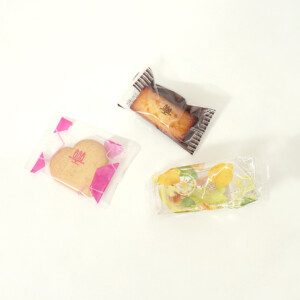 サマーバケーションパッケージに詰められた焼き菓子の詰め合わせ